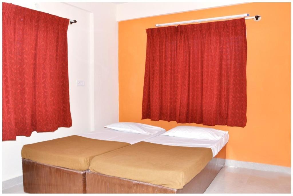 Maple Inn Budget Hotel Bangalore Exteriör bild