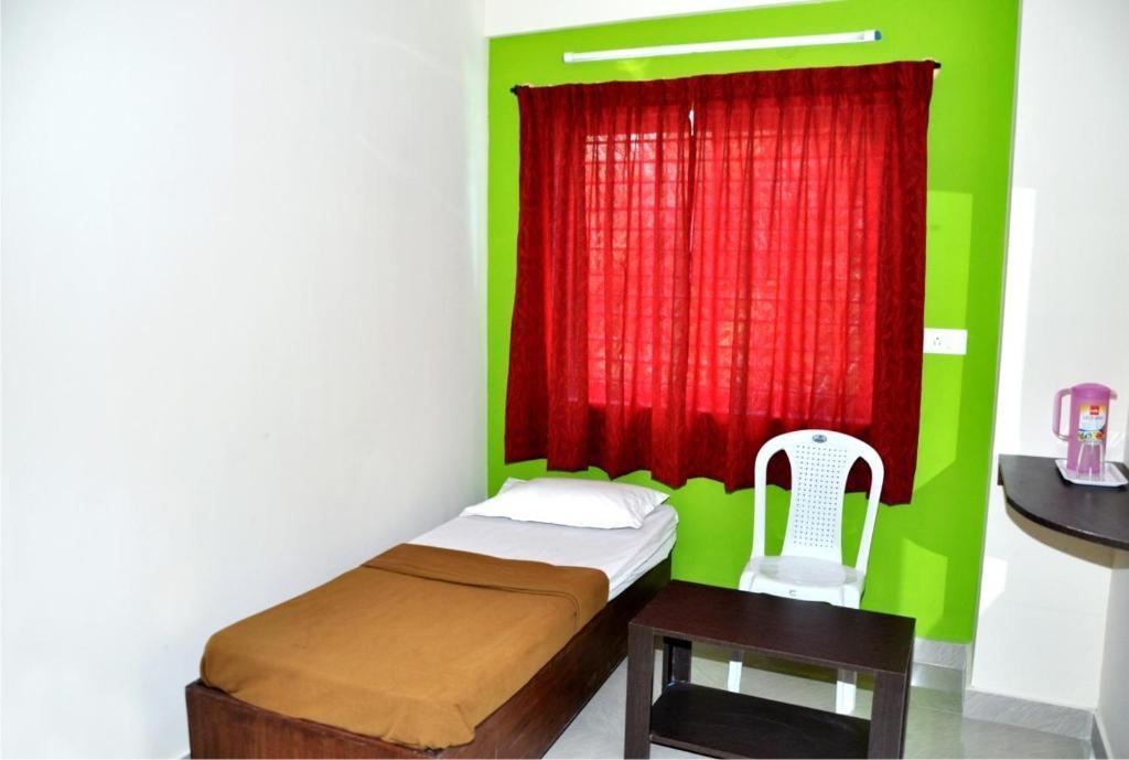 Maple Inn Budget Hotel Bangalore Exteriör bild